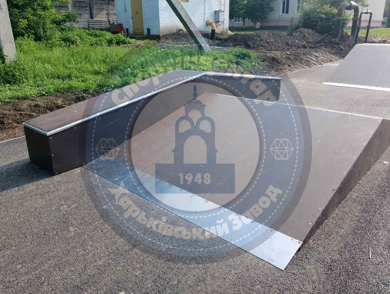 Фанбокс із металевим каркасом