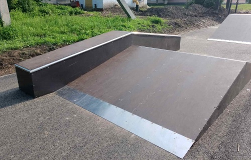 Funbox with metal frame
