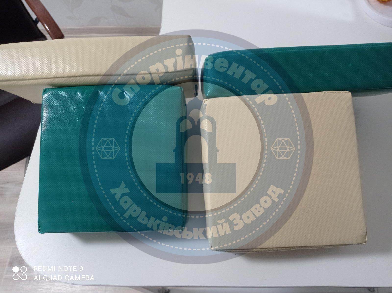 Set of pads for armwrestling table