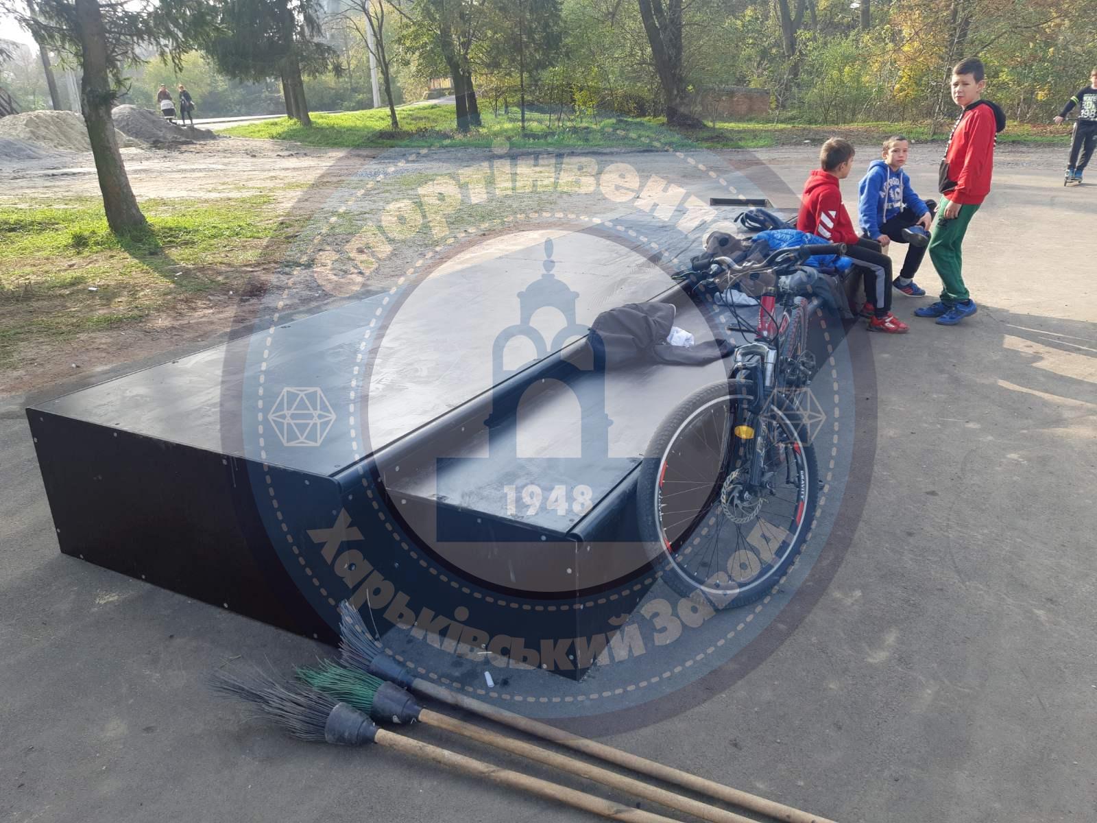 Грандбокс із мануалбоксом із металевим каркасом