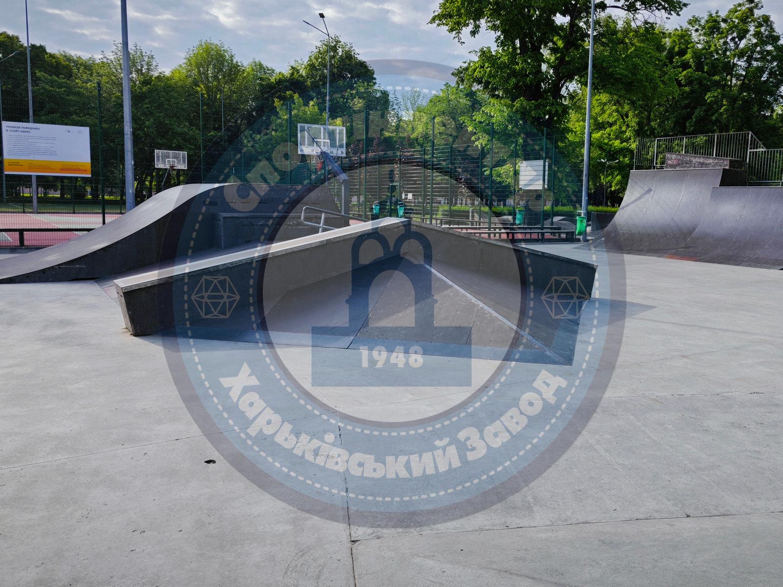 Піраміда із металевим каркасом