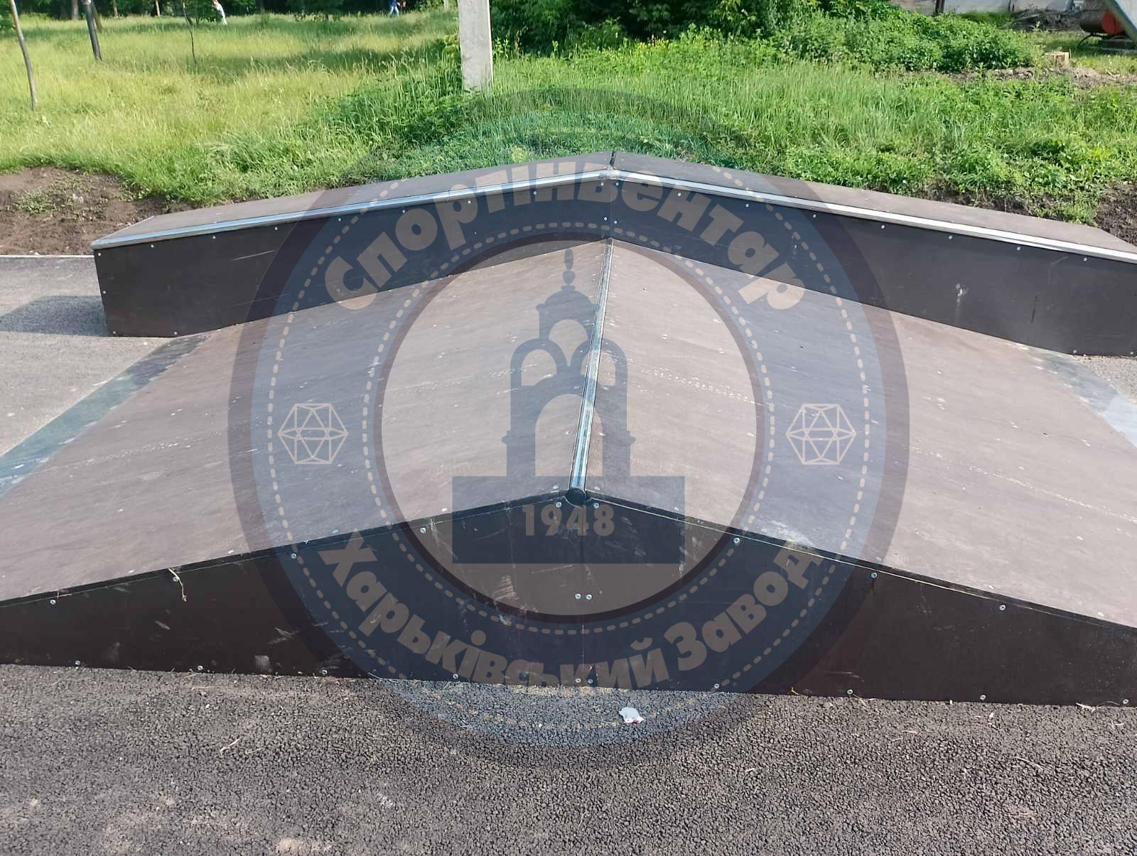 Фанбокс із дерев’яним каркасом
